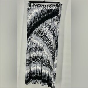 Roz & Ali Black and White Maxi Skirt L